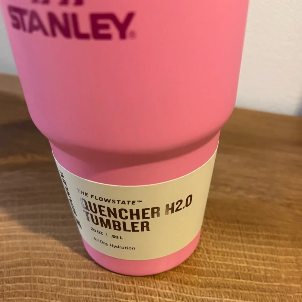 NWT Stanley Quencher H2.0
FlowState 20oz Tumbler
Pink Peony Straw
Cup - Picture 11 of 11